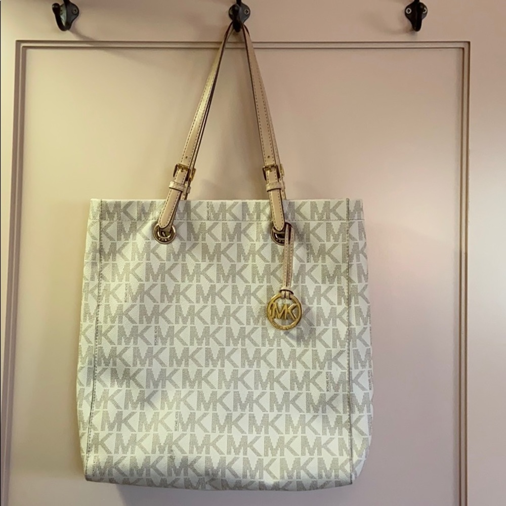 Preowned Michael Kors Jet Set Large Travel Tote